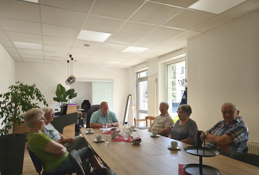 Alltagshelfer unterstützt bei Gruppenangeboten